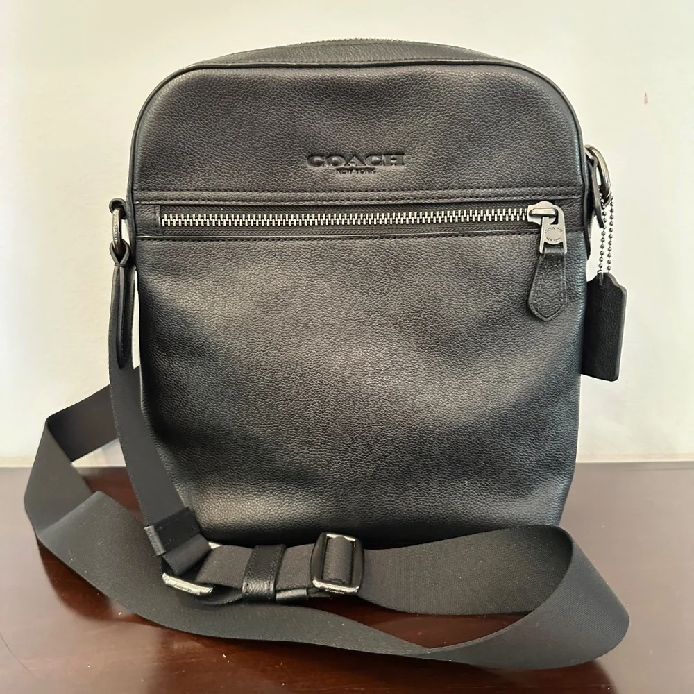 Coach Flight Messenger Crossbody Men’s Black Pebble Leather Bag C2057-F68014 EUC